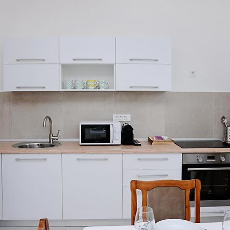 Apartments & Rooms Flowers Загреб Екстериор снимка