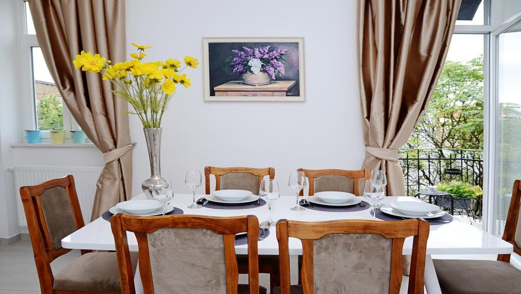 Apartments & Rooms Flowers Загреб Екстериор снимка