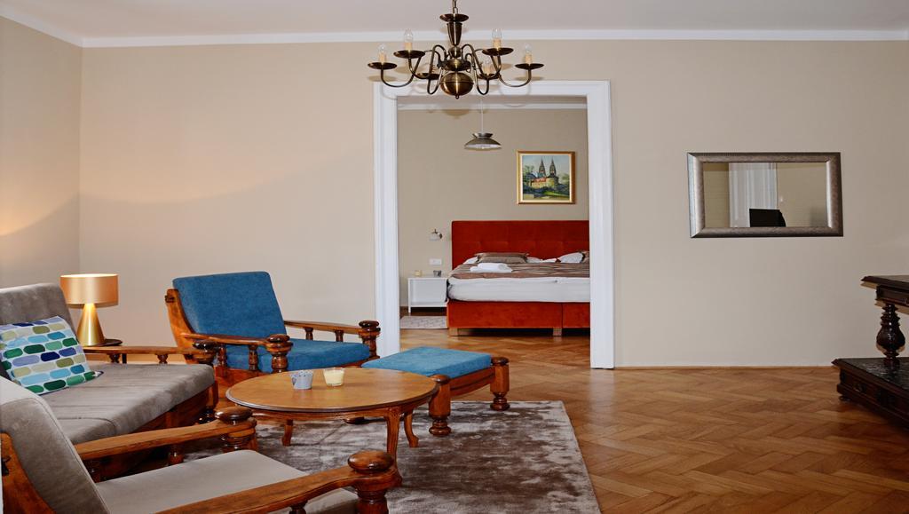 Apartments & Rooms Flowers Загреб Екстериор снимка